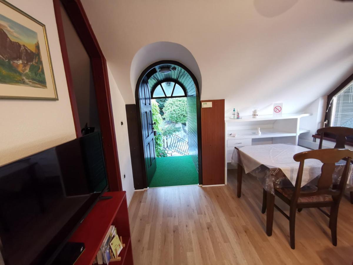 Apartmaji Mak 耶塞尼采 外观 照片