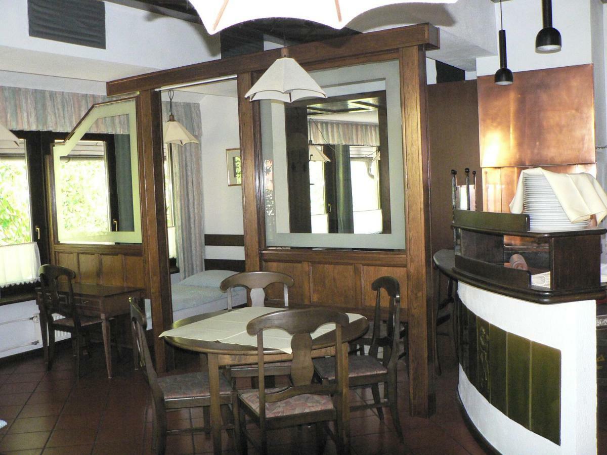 Apartmaji Mak 耶塞尼采 外观 照片