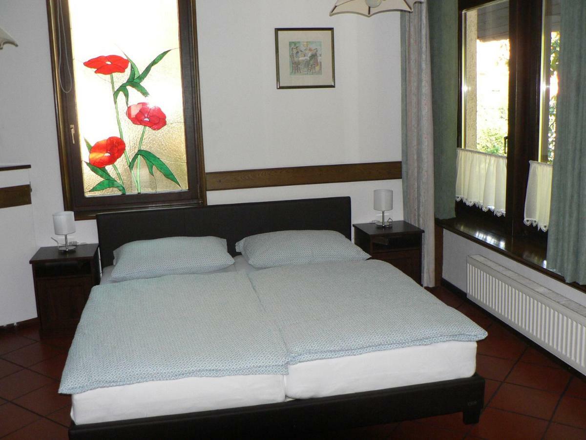 Apartmaji Mak 耶塞尼采 外观 照片